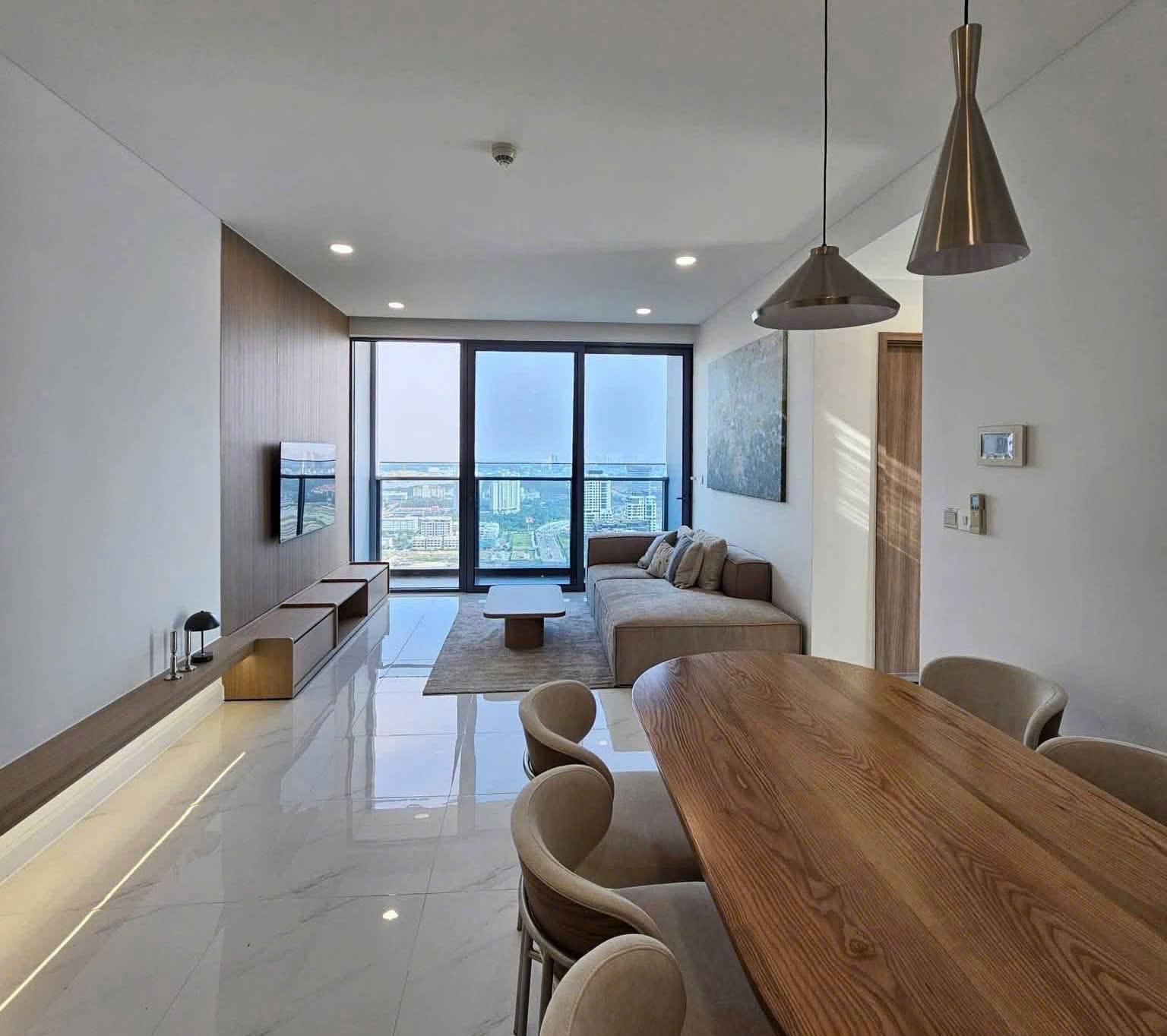 Modern 3 bedroom apartment for rent in Sunwah Pearl with full furnishings and beautiful river view