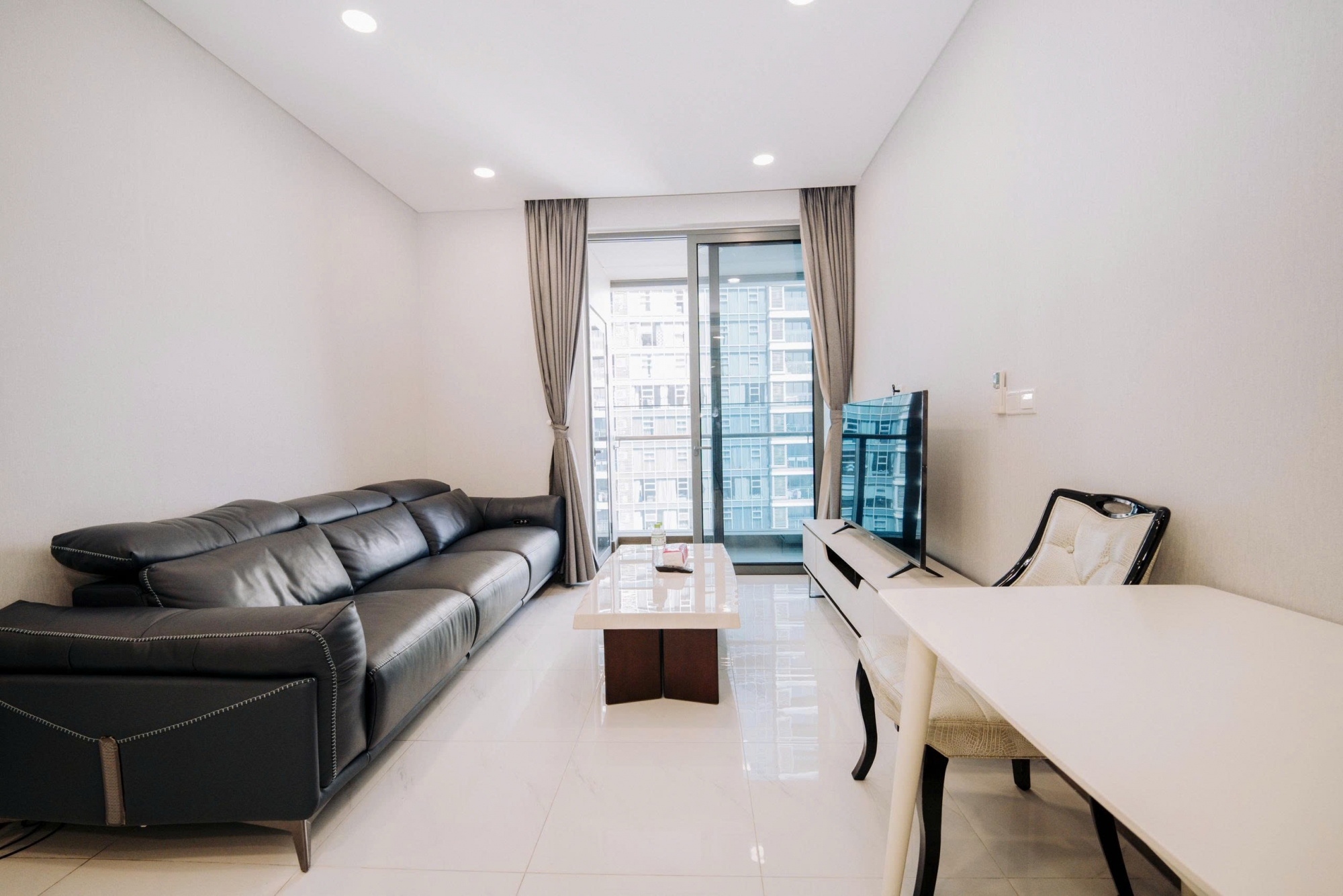 Modern 1 bedroom apartment for rent at Sunwah Pearl with full furnishings and complete amenities