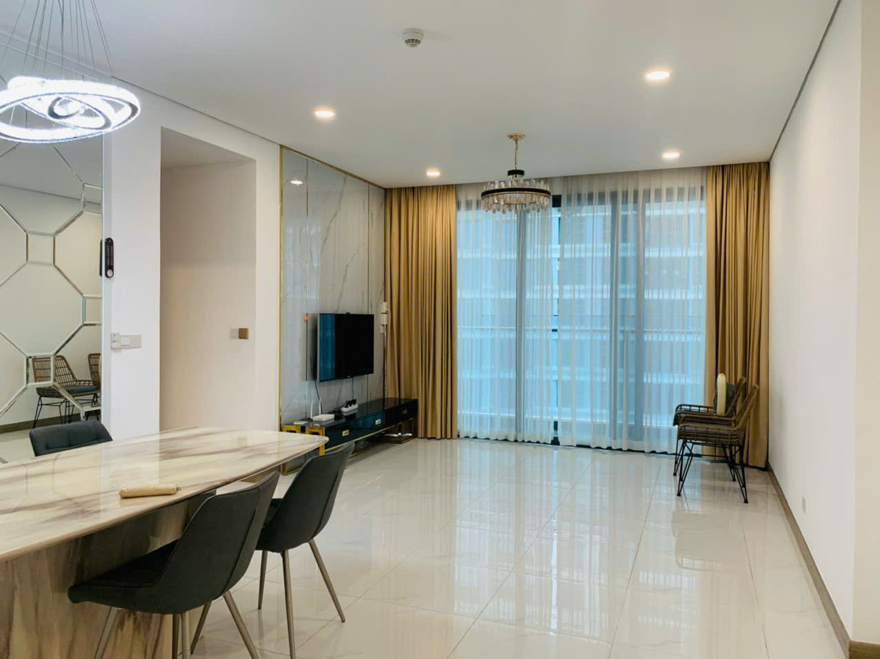 Spacious 3 bedroom apartment for rent at Sunwah Pearl with full furnishings and complete amenities